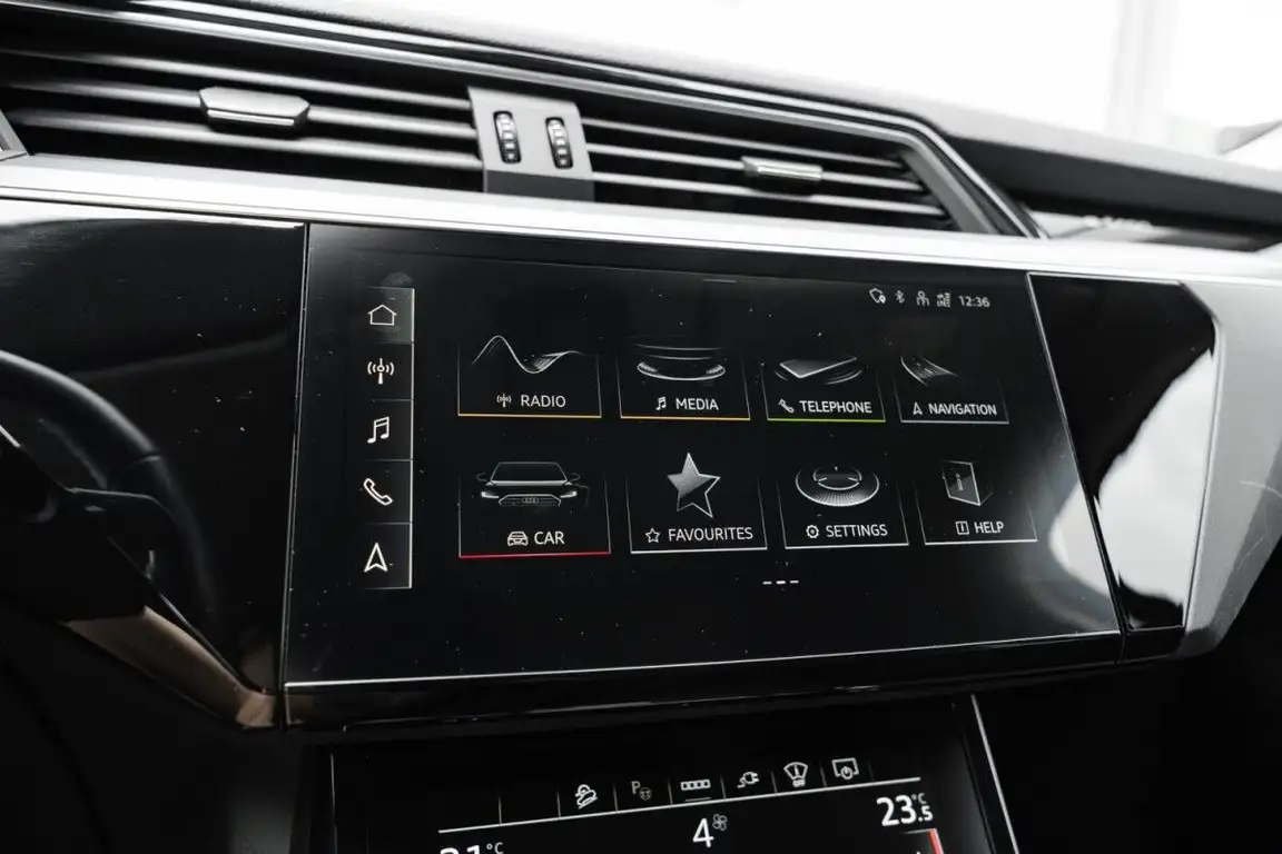 AUDI E-TRON