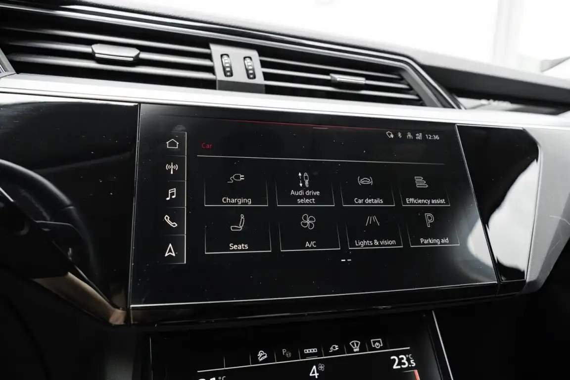 AUDI E-TRON