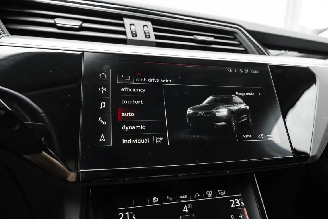 AUDI E-TRON