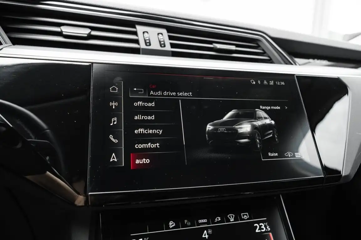 AUDI E-TRON