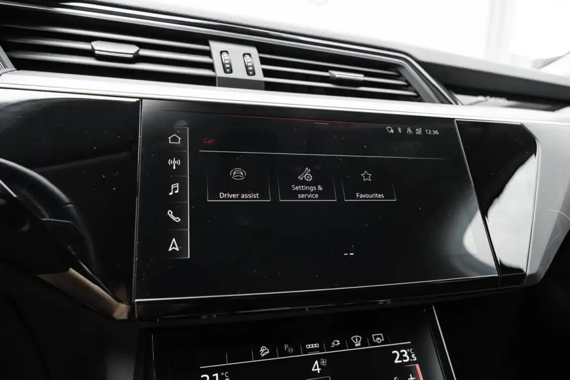 AUDI E-TRON
