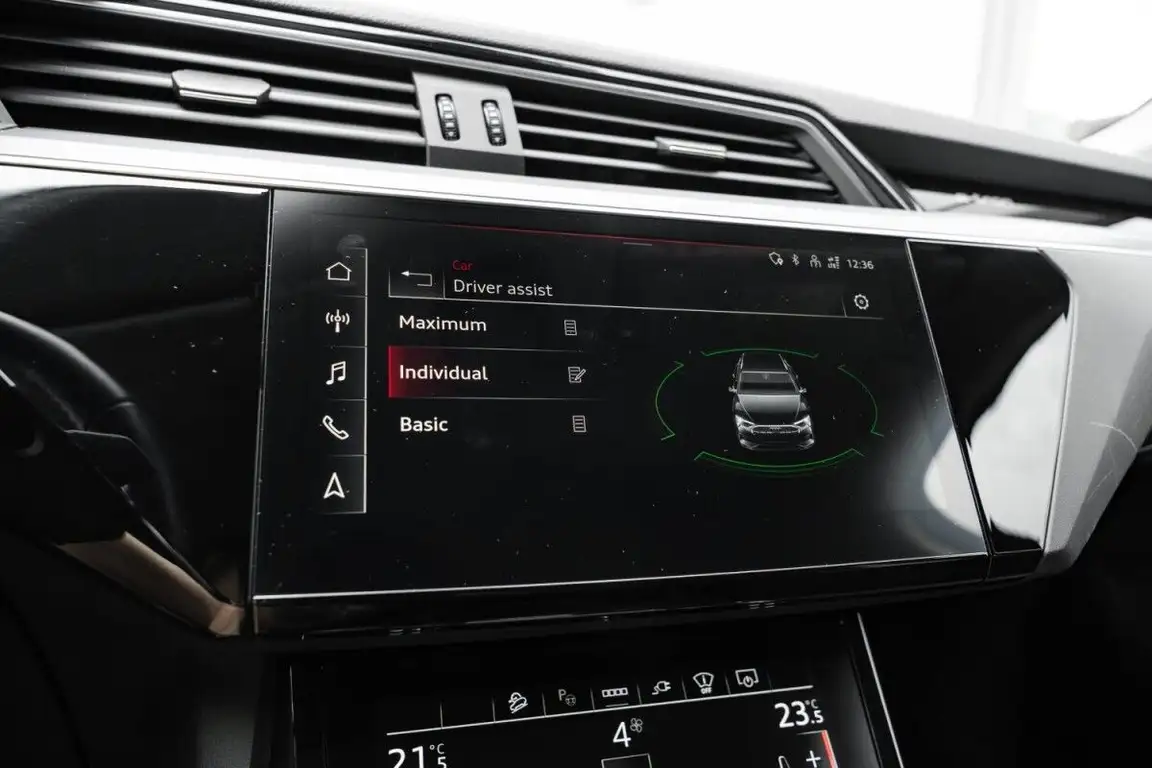 AUDI E-TRON