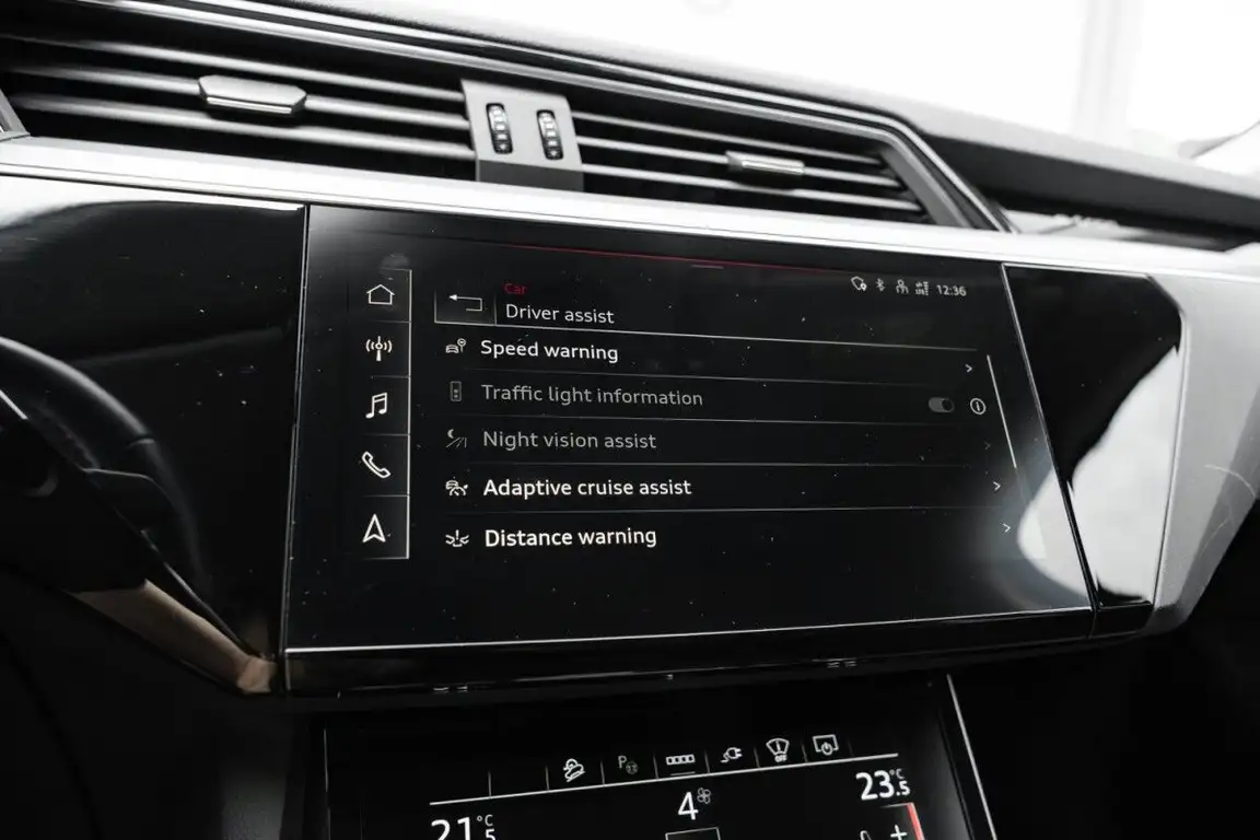 AUDI E-TRON