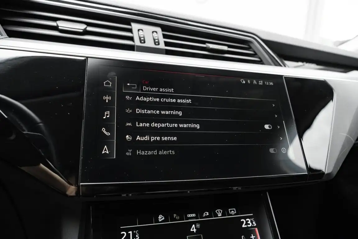 AUDI E-TRON