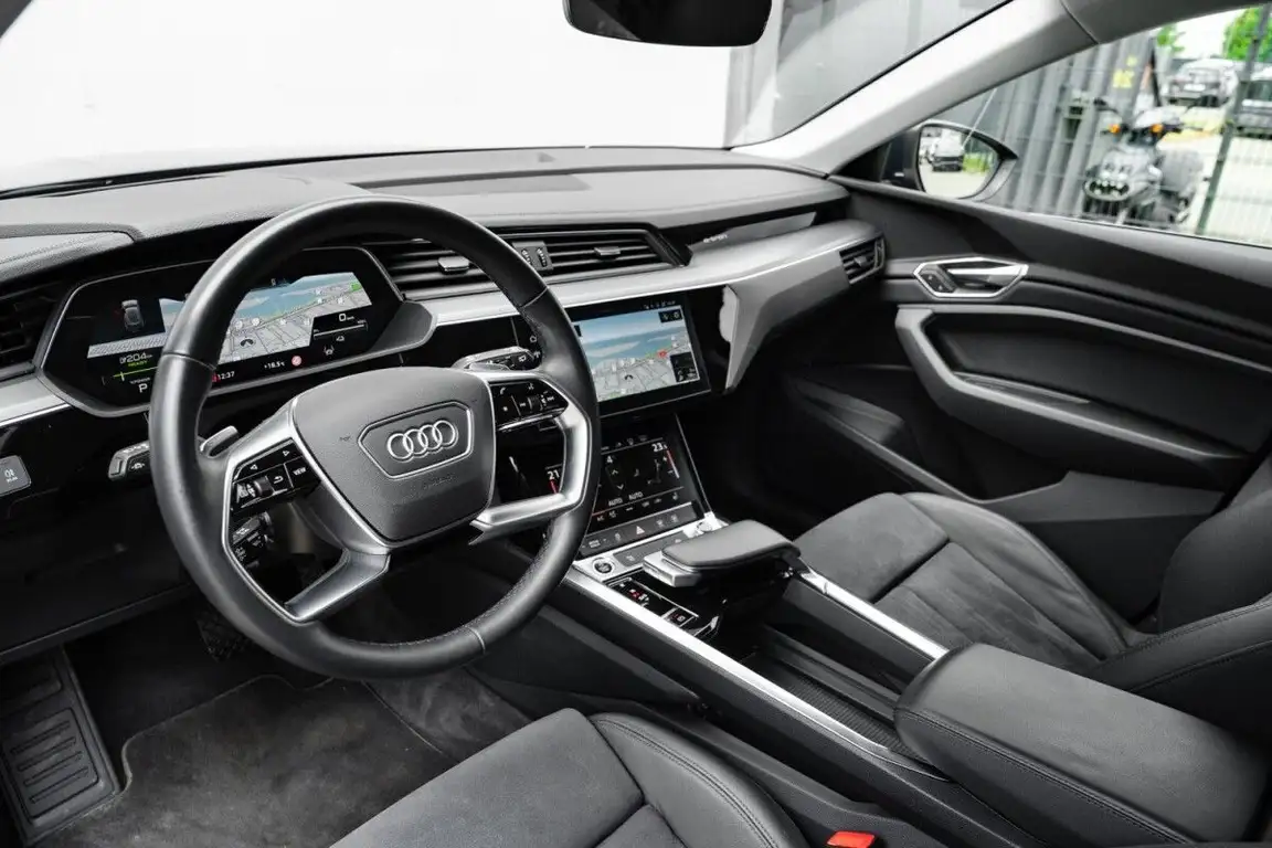 AUDI E-TRON