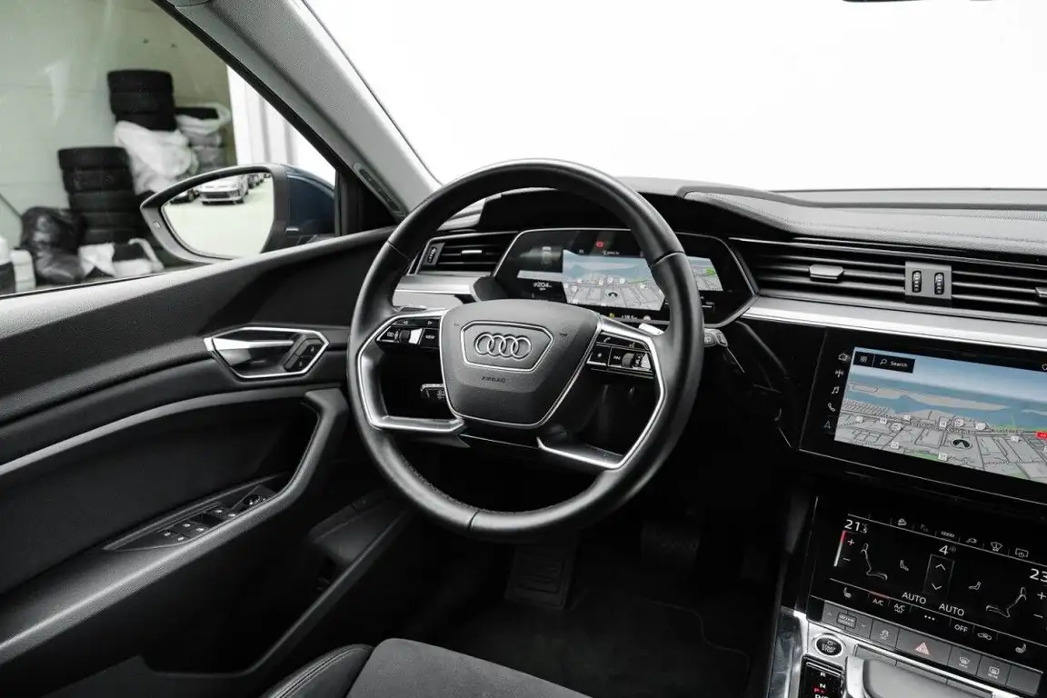 AUDI E-TRON