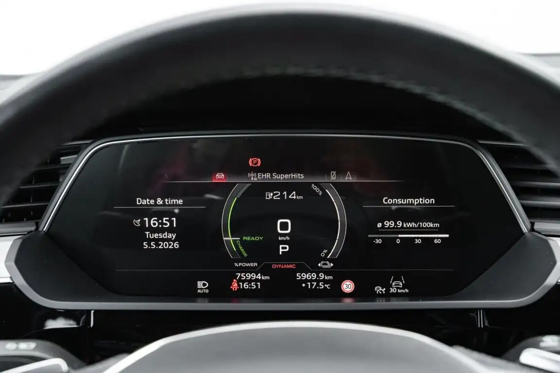 AUDI E-TRON
