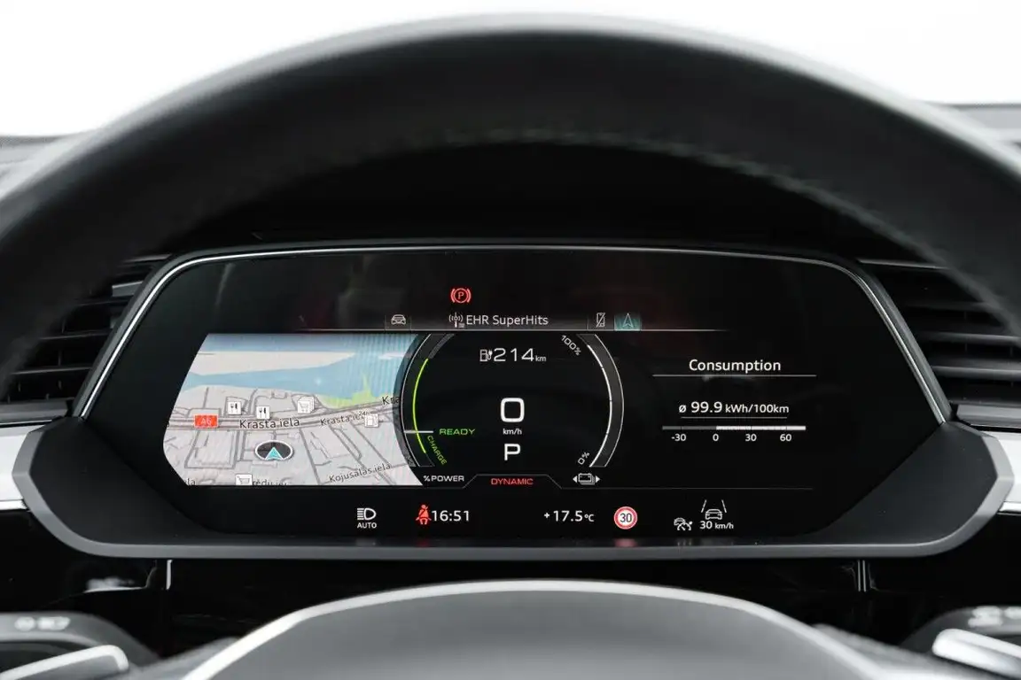 AUDI E-TRON
