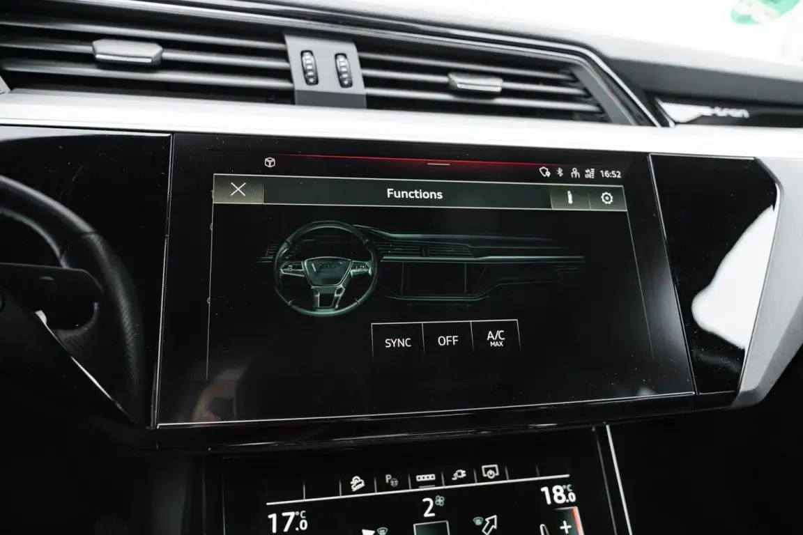 AUDI E-TRON