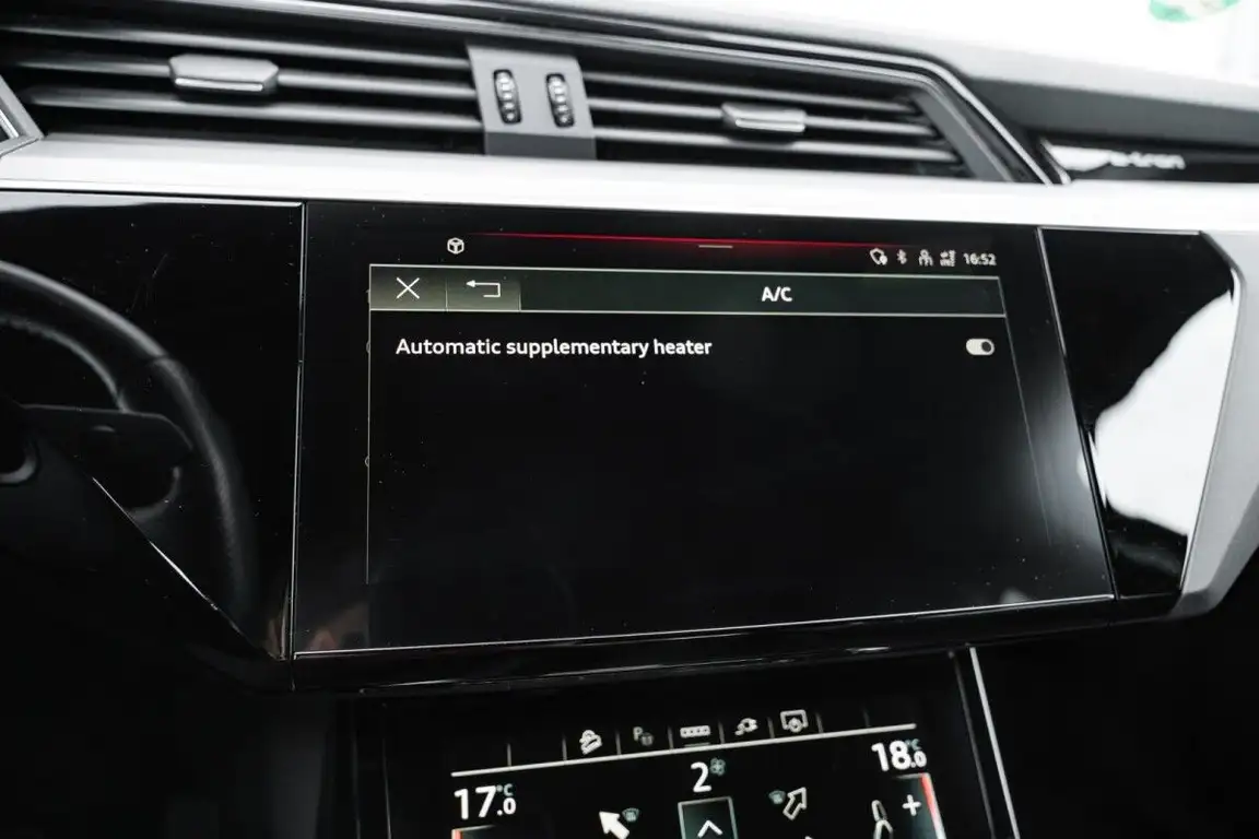 AUDI E-TRON