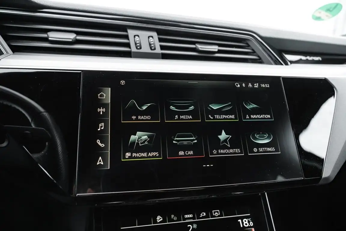 AUDI E-TRON