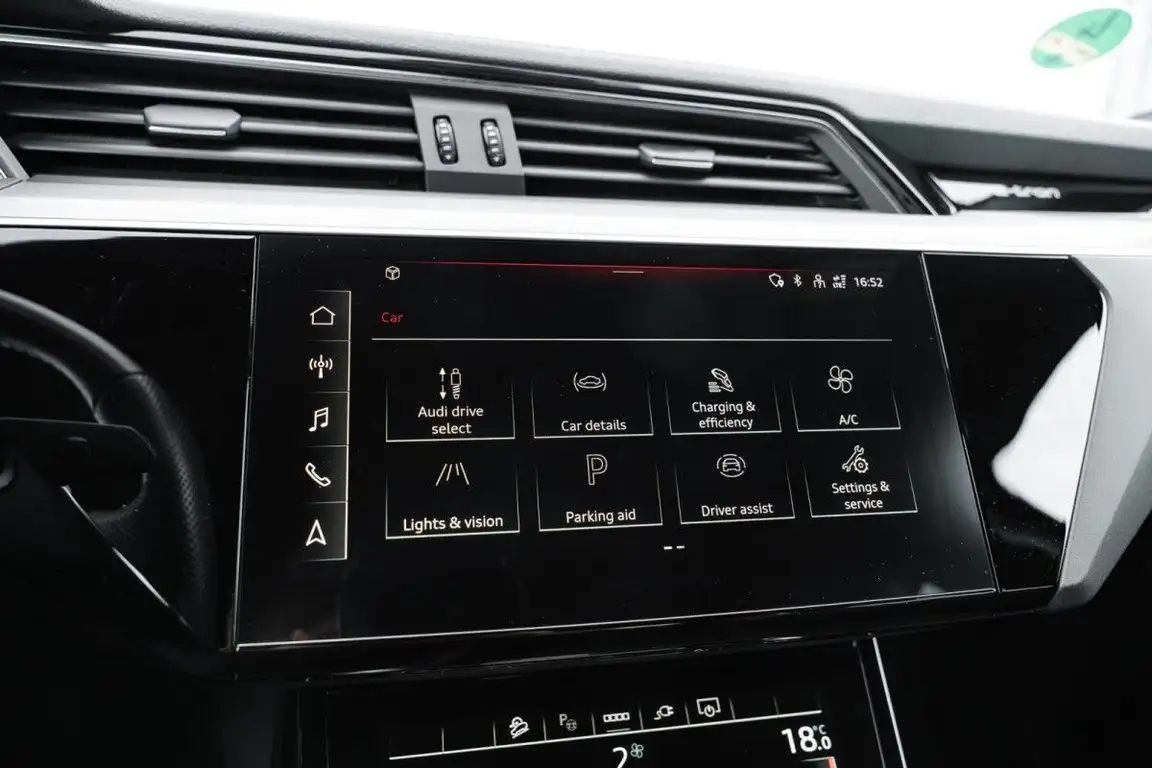 AUDI E-TRON