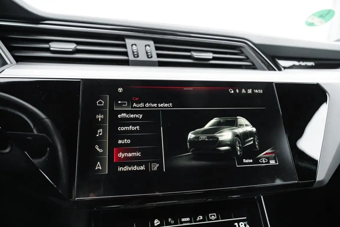 AUDI E-TRON