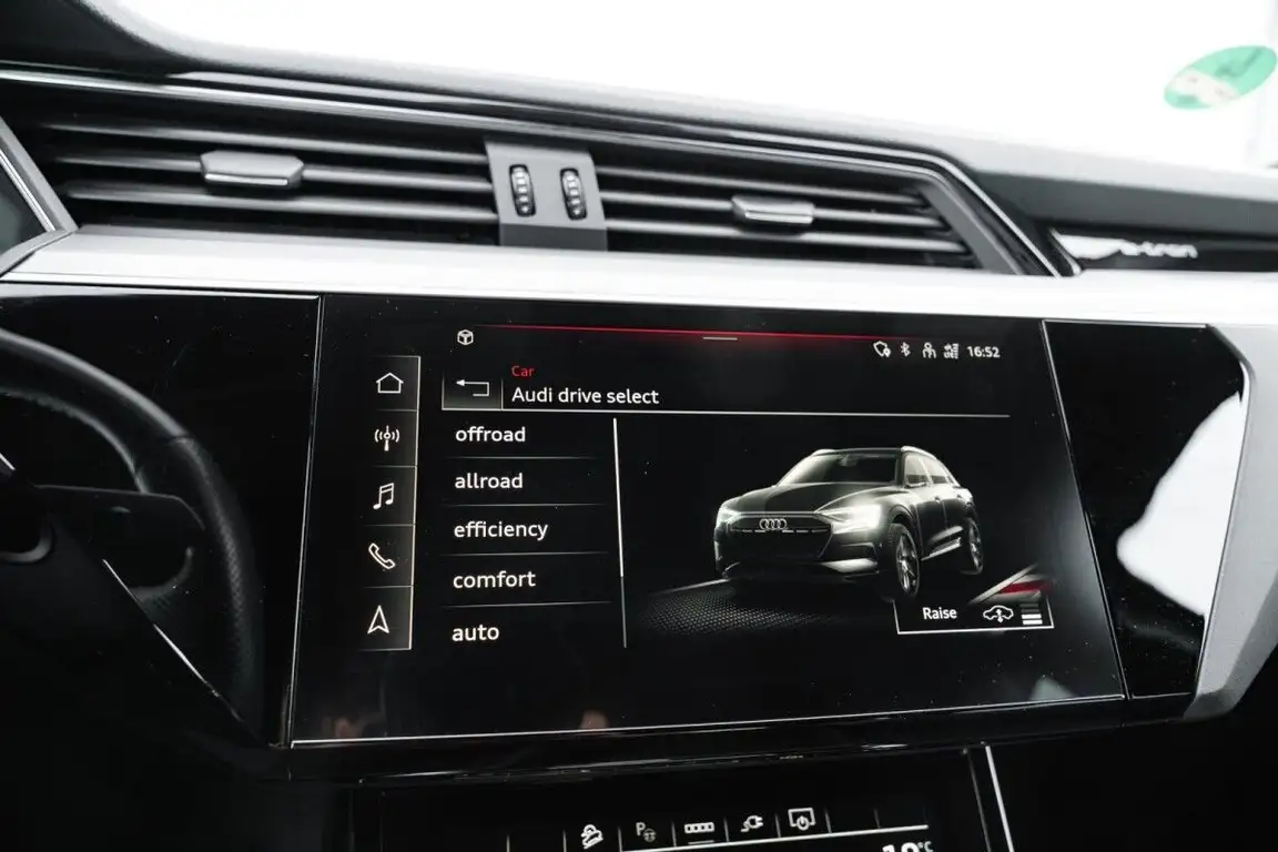AUDI E-TRON