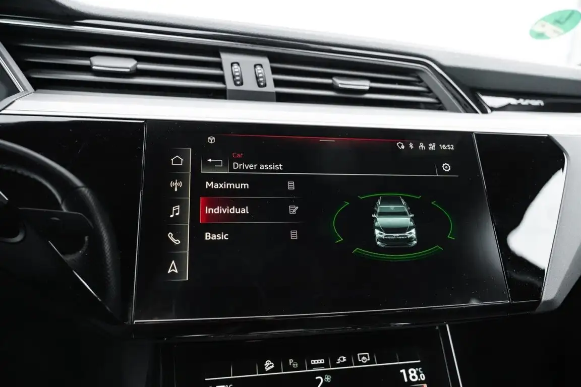 AUDI E-TRON