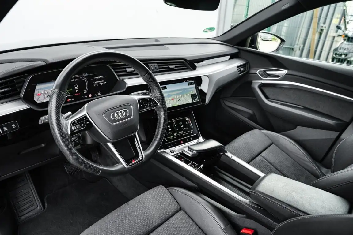 AUDI E-TRON
