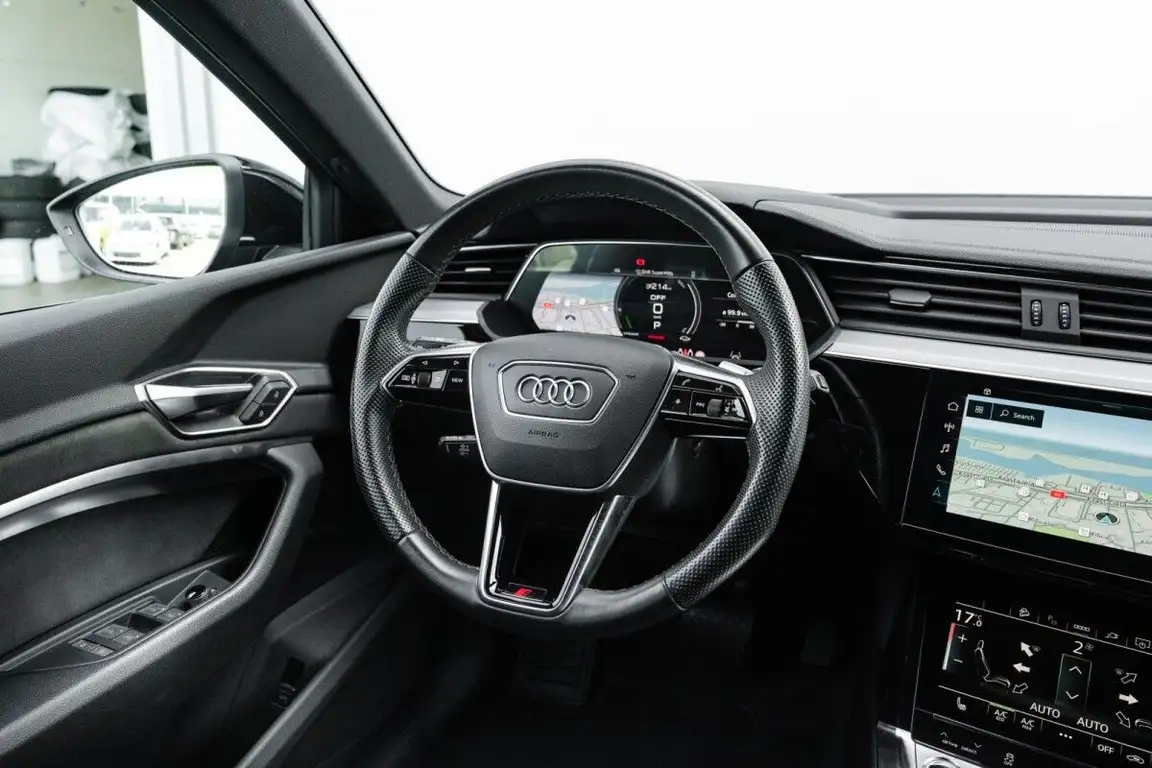 AUDI E-TRON