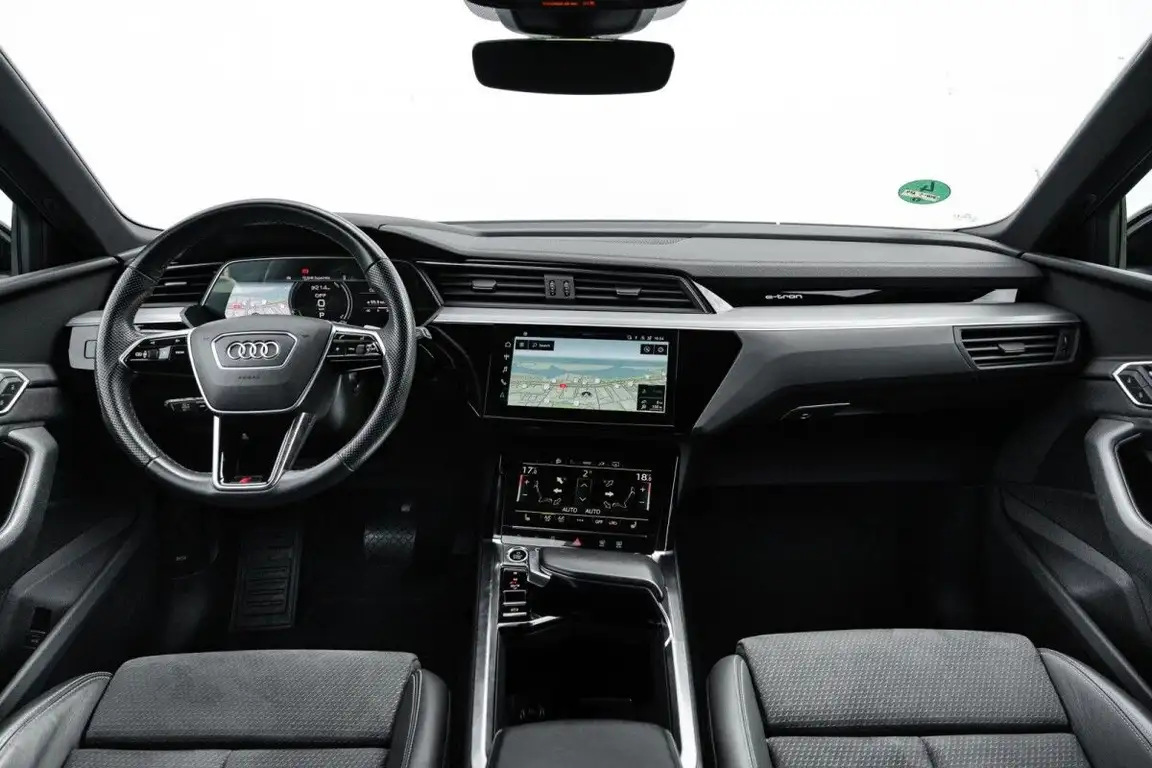 AUDI E-TRON