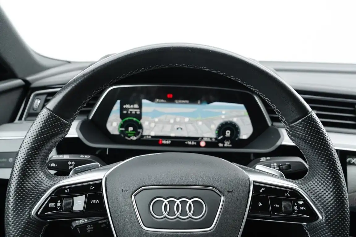AUDI E-TRON