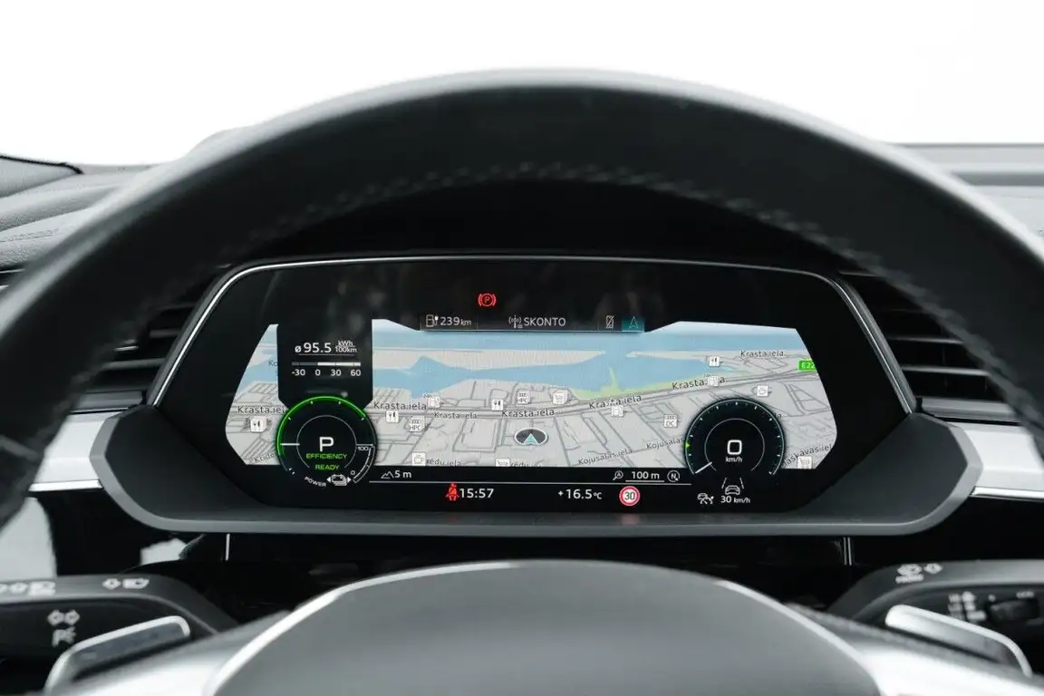 AUDI E-TRON