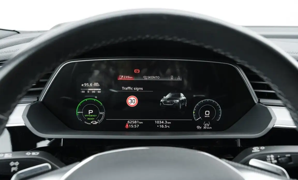 AUDI E-TRON
