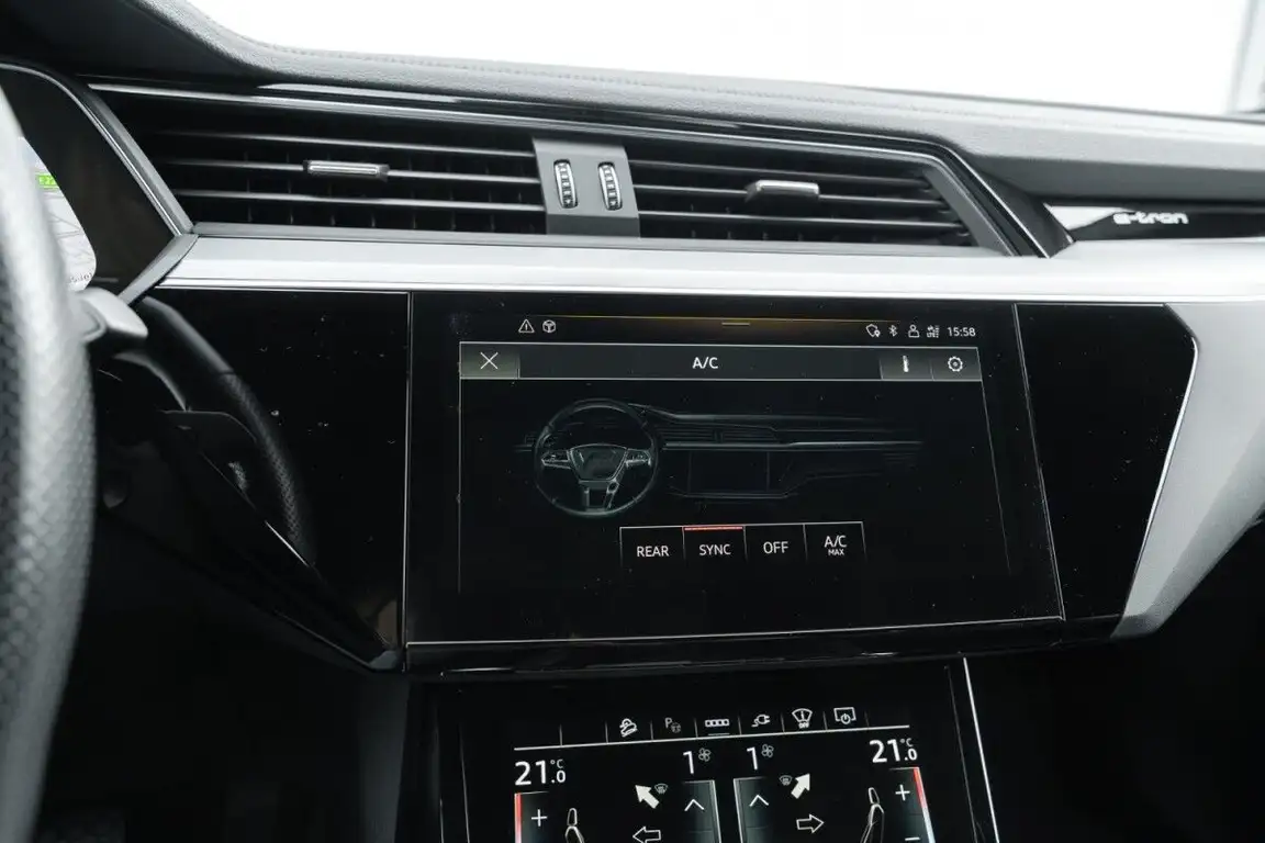 AUDI E-TRON