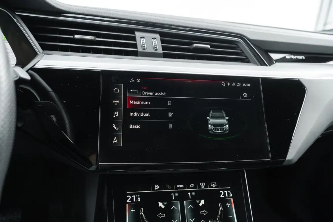 AUDI E-TRON
