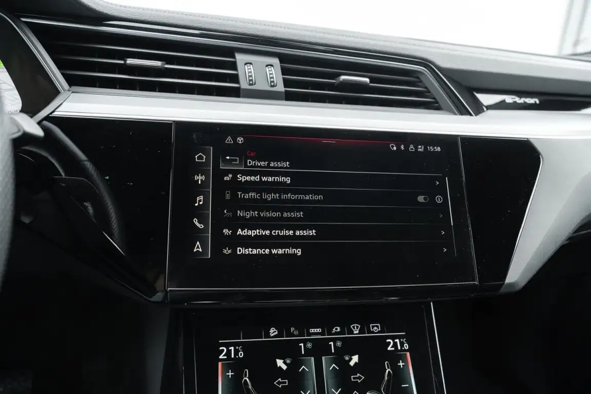 AUDI E-TRON
