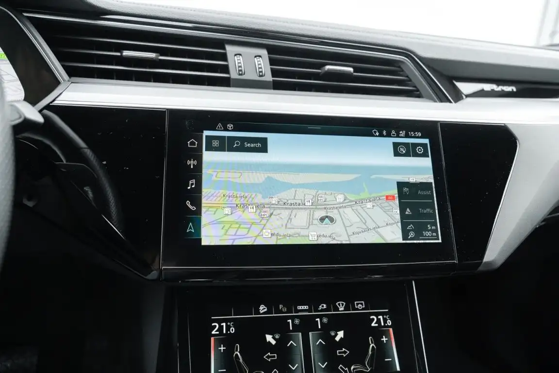 AUDI E-TRON