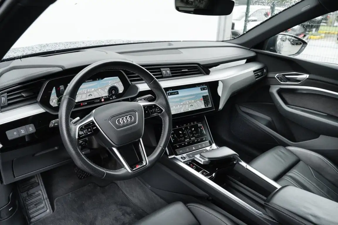 AUDI E-TRON