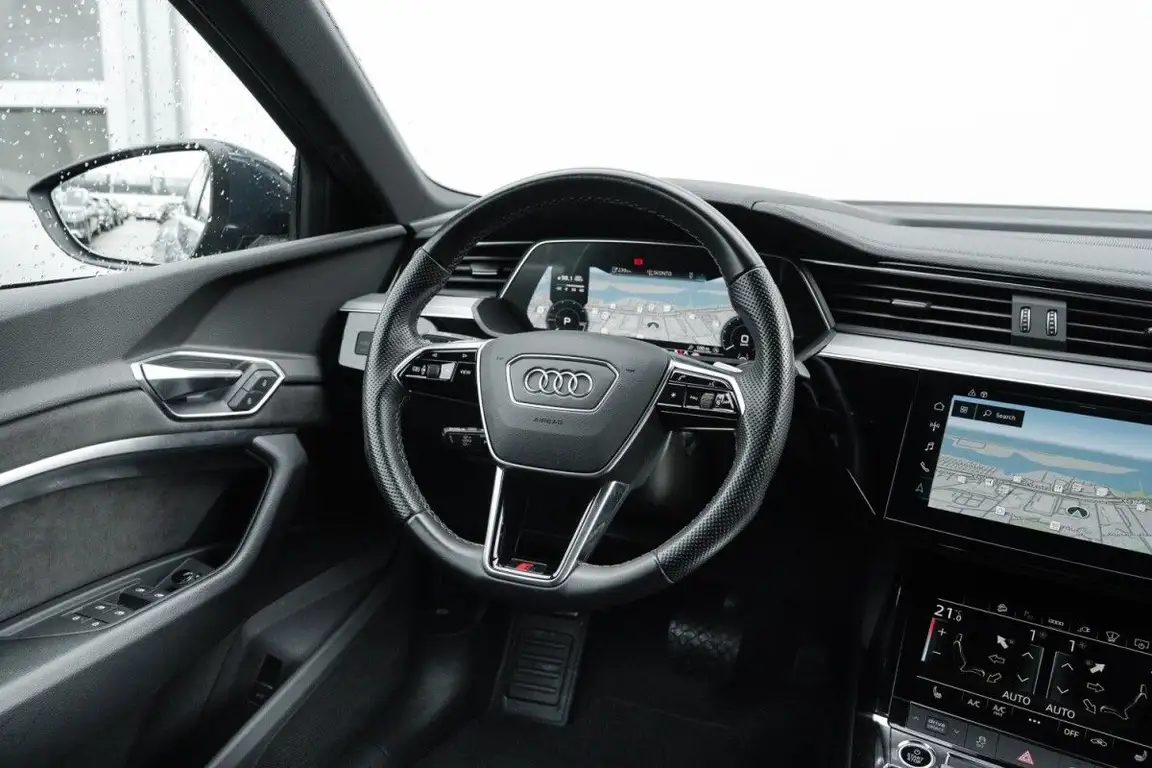 AUDI E-TRON