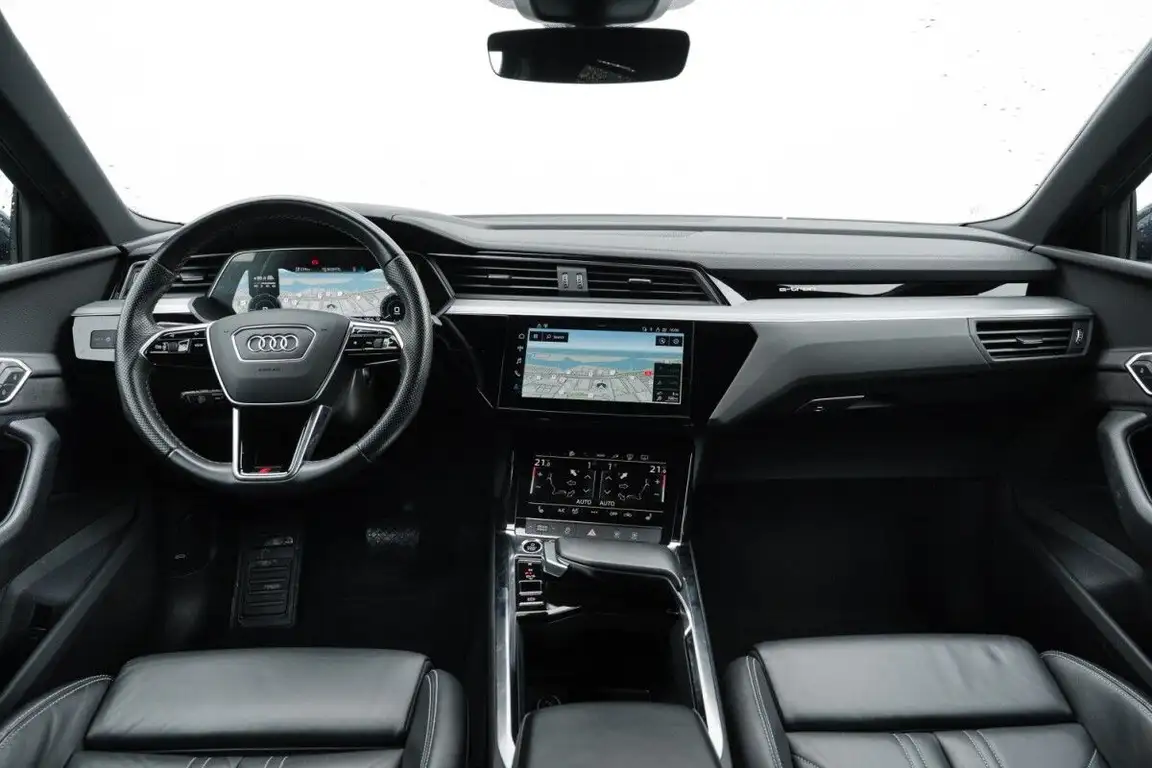 AUDI E-TRON
