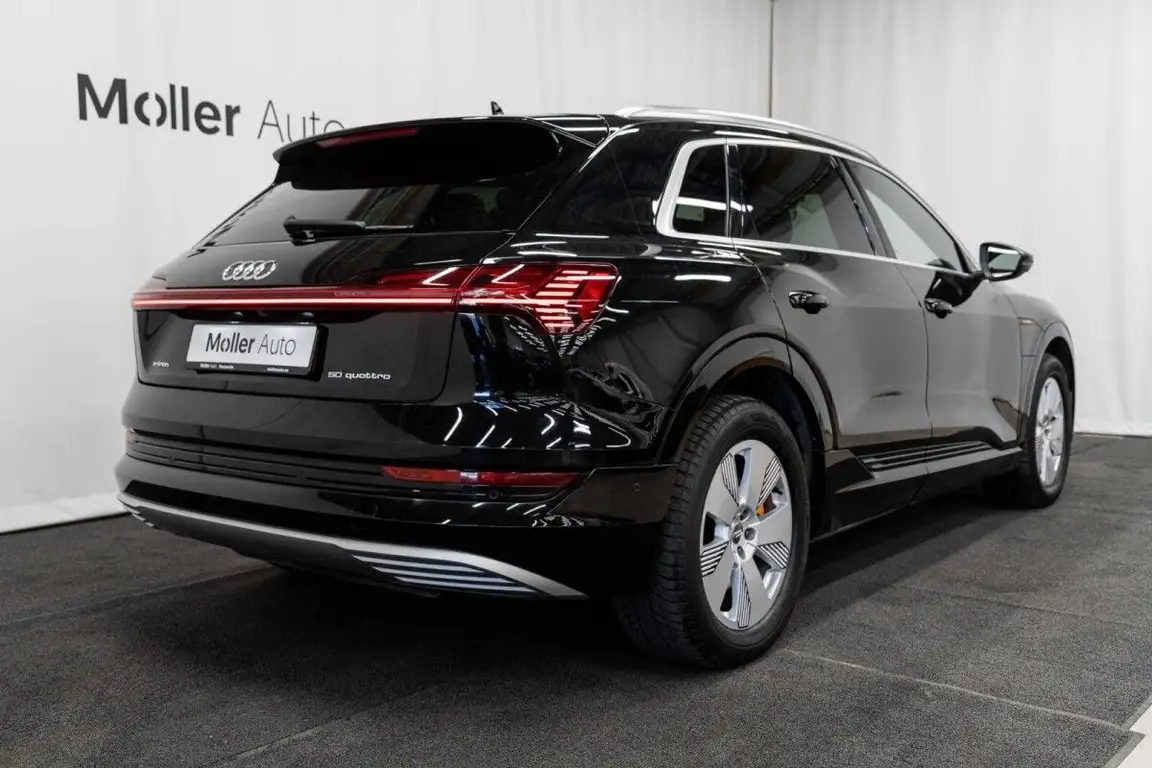AUDI E-TRON