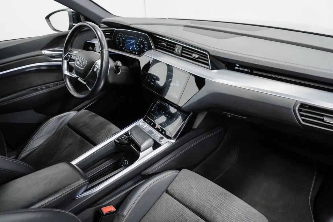 AUDI E-TRON