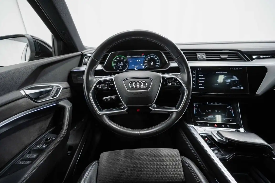 AUDI E-TRON