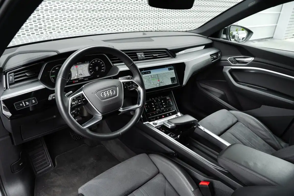 AUDI E-TRON