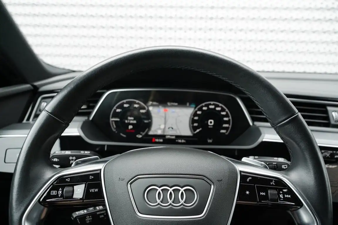 AUDI E-TRON
