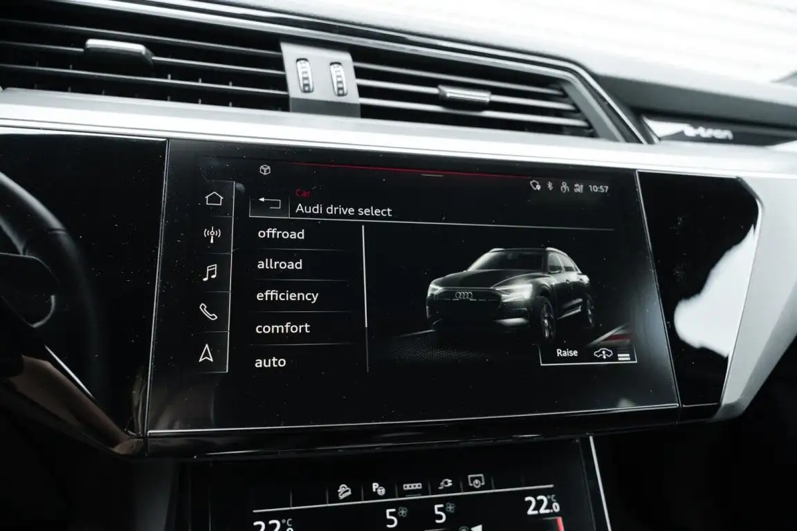 AUDI E-TRON