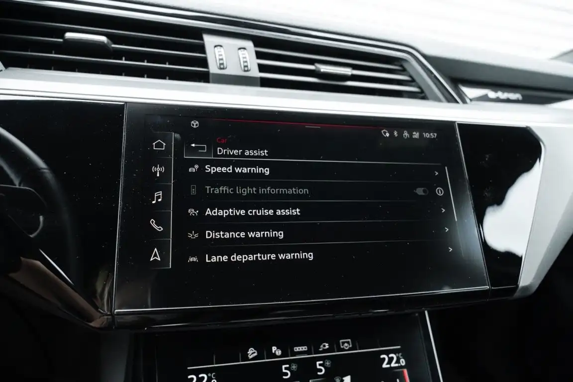 AUDI E-TRON