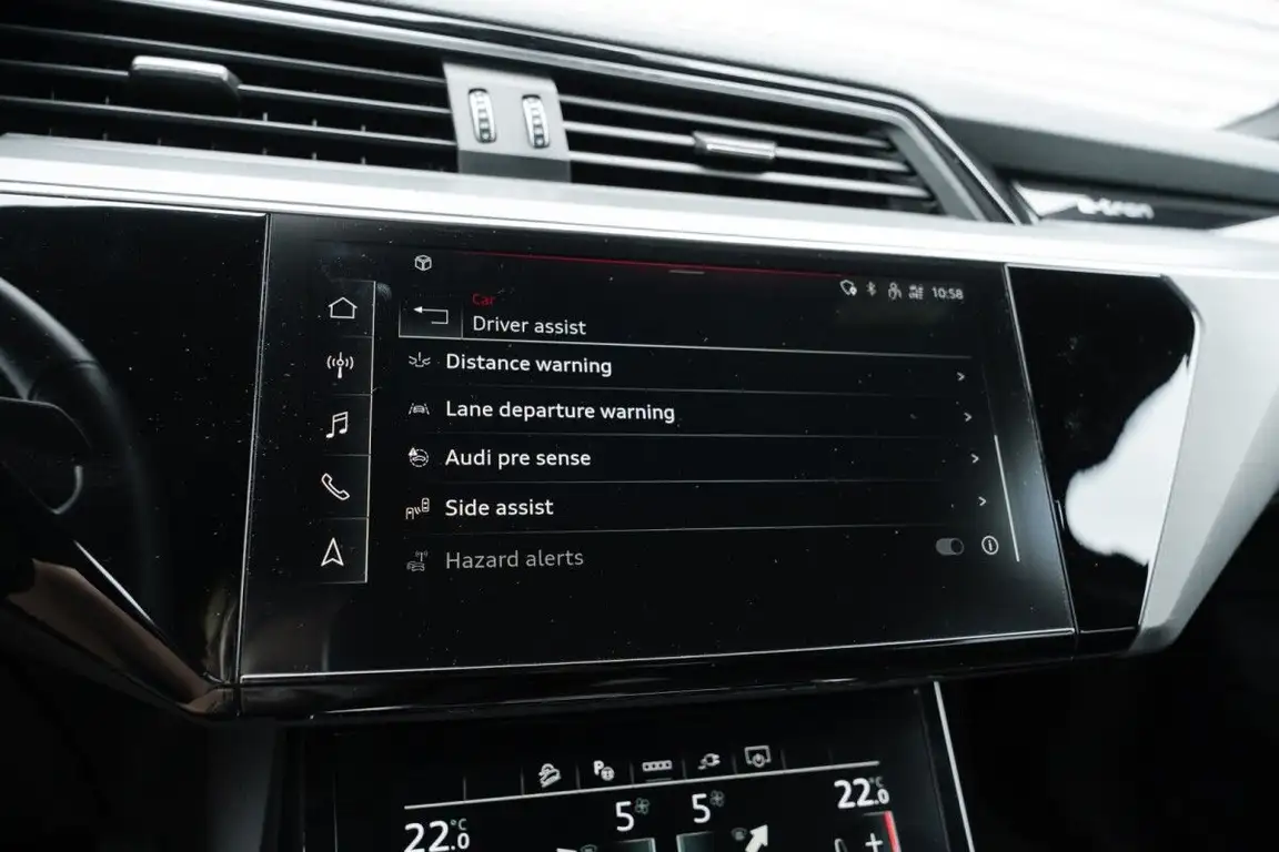 AUDI E-TRON