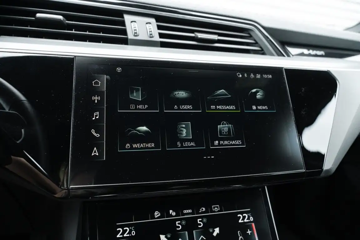 AUDI E-TRON