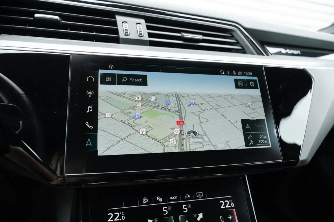 AUDI E-TRON