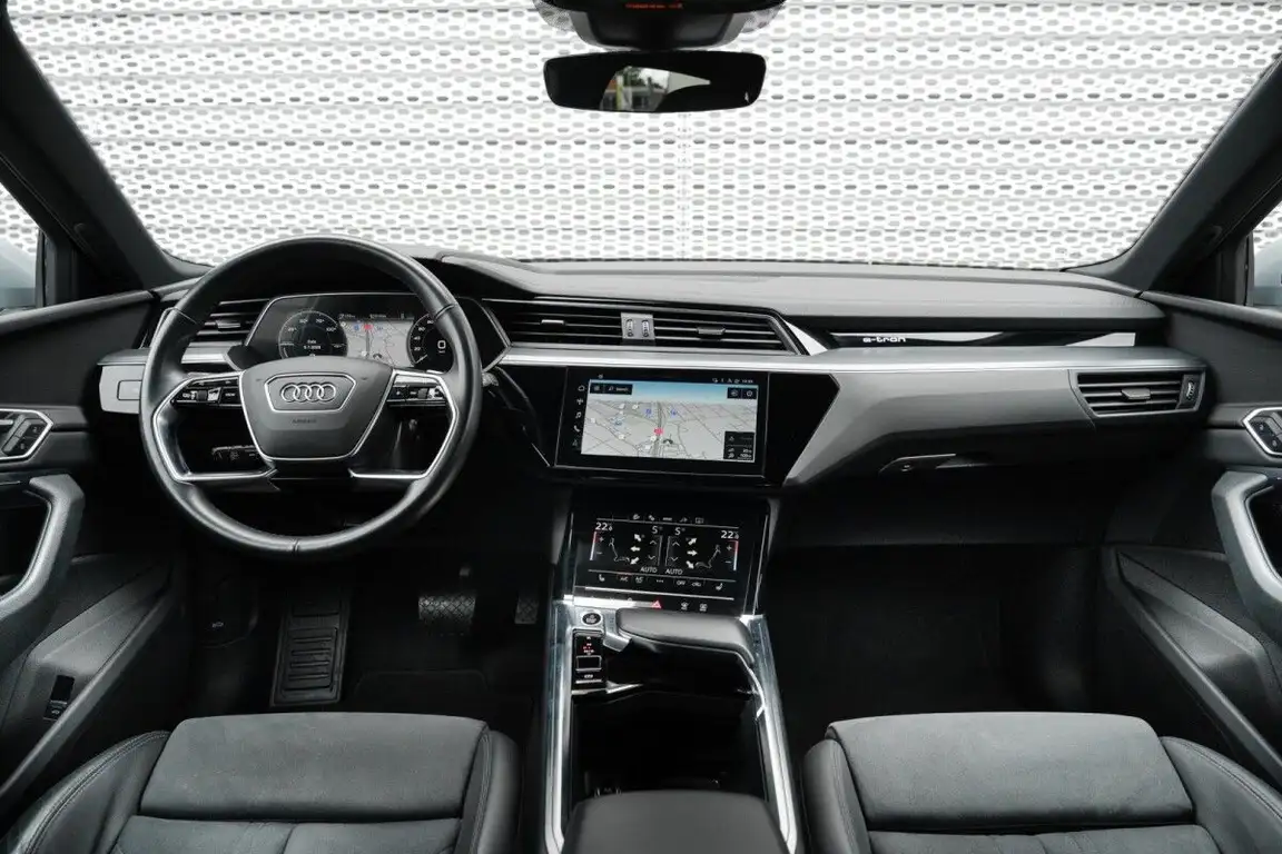 AUDI E-TRON