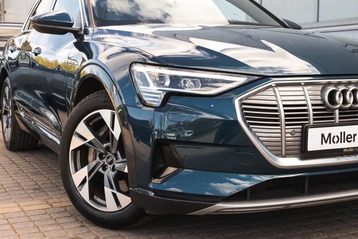 AUDI E-TRON