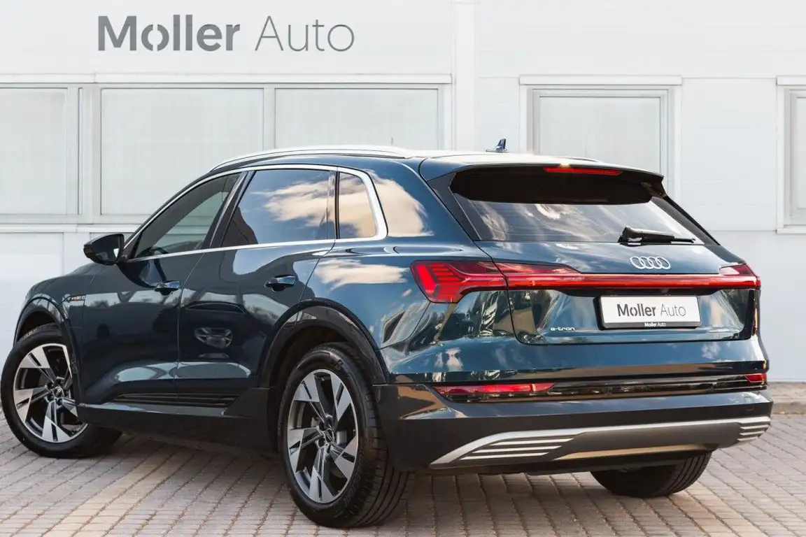 AUDI E-TRON