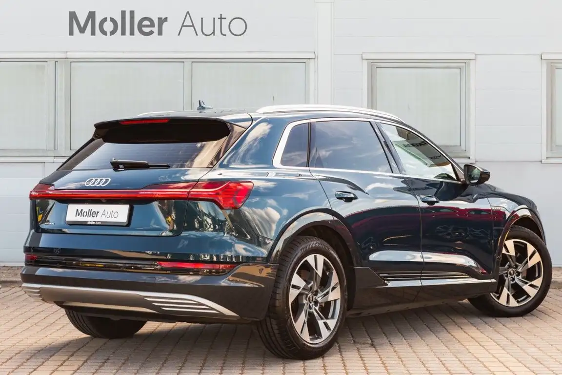AUDI E-TRON