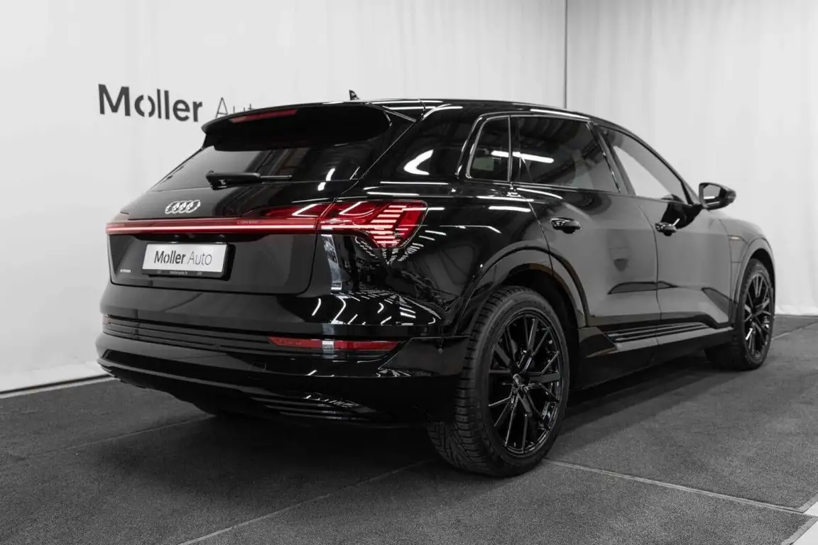 AUDI E-TRON
