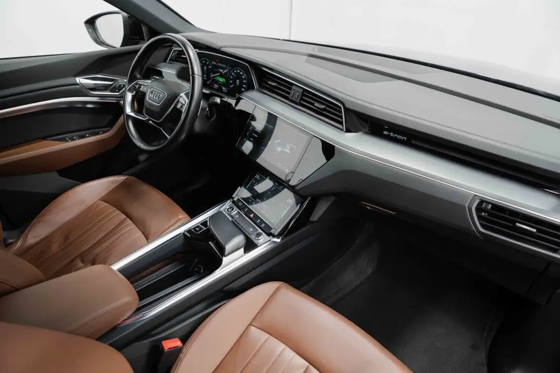 AUDI E-TRON