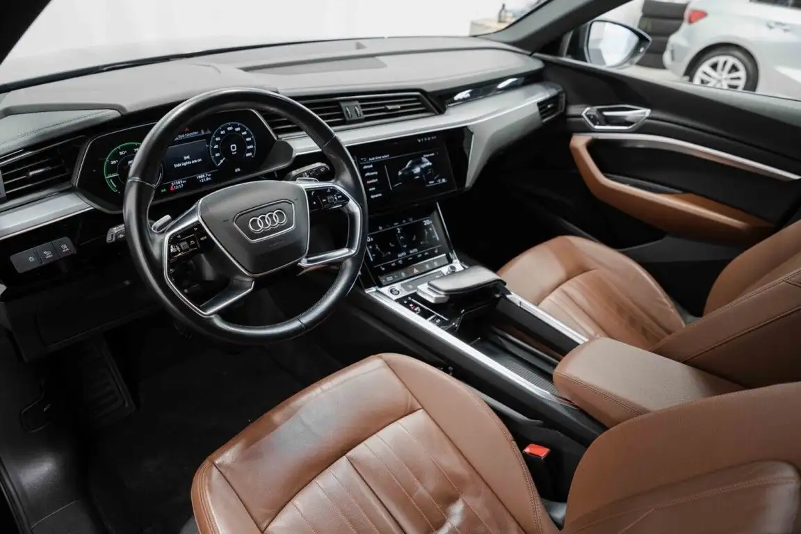 AUDI E-TRON