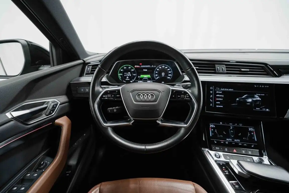 AUDI E-TRON